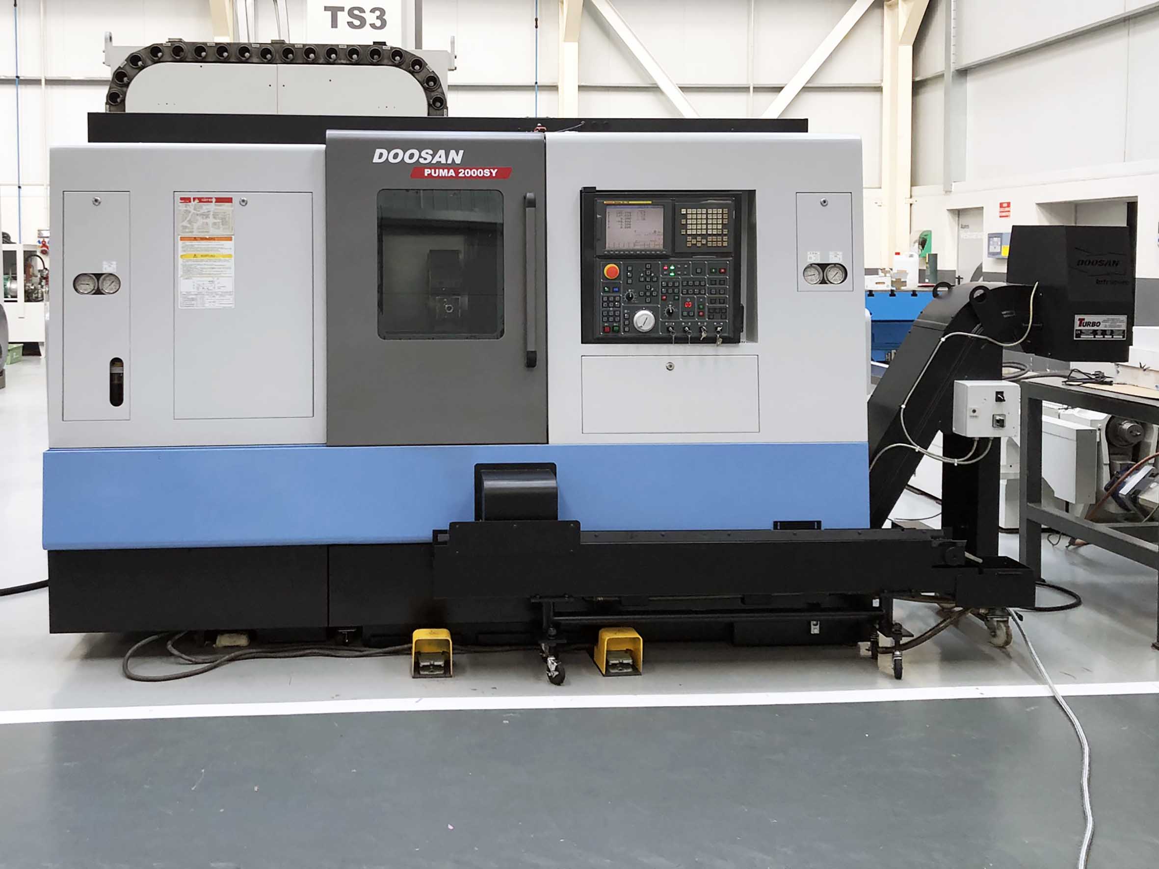 DOOSAN PUMA 2000SY CNC  2007